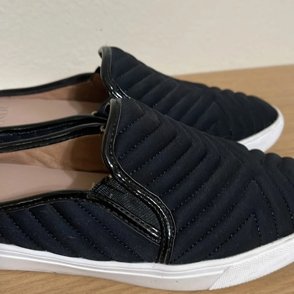 Donald J Pliner Women's Pauly-d Quilted Slippers size 6.5 - Picture 3 of 16